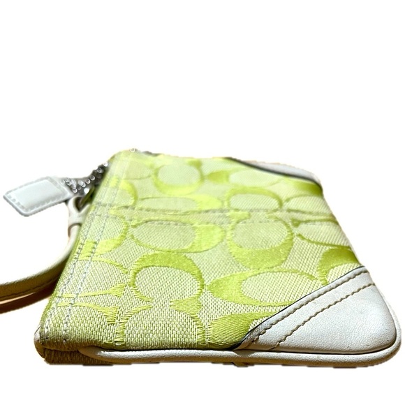 COACH Signature Lemon Green Jacquard/Leather Vintage Wristlet - Picture 5 of 9